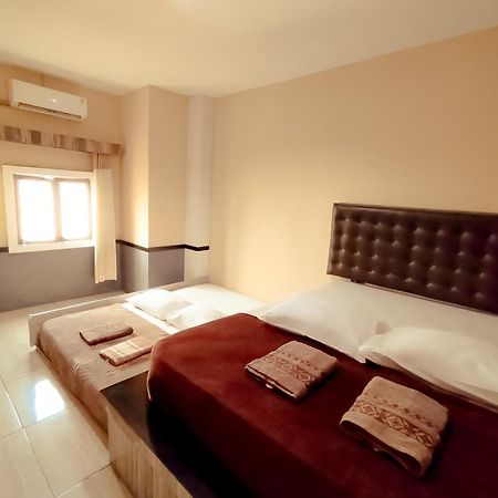 Hotel Syariah Larismanis Семаранг Экстерьер фото