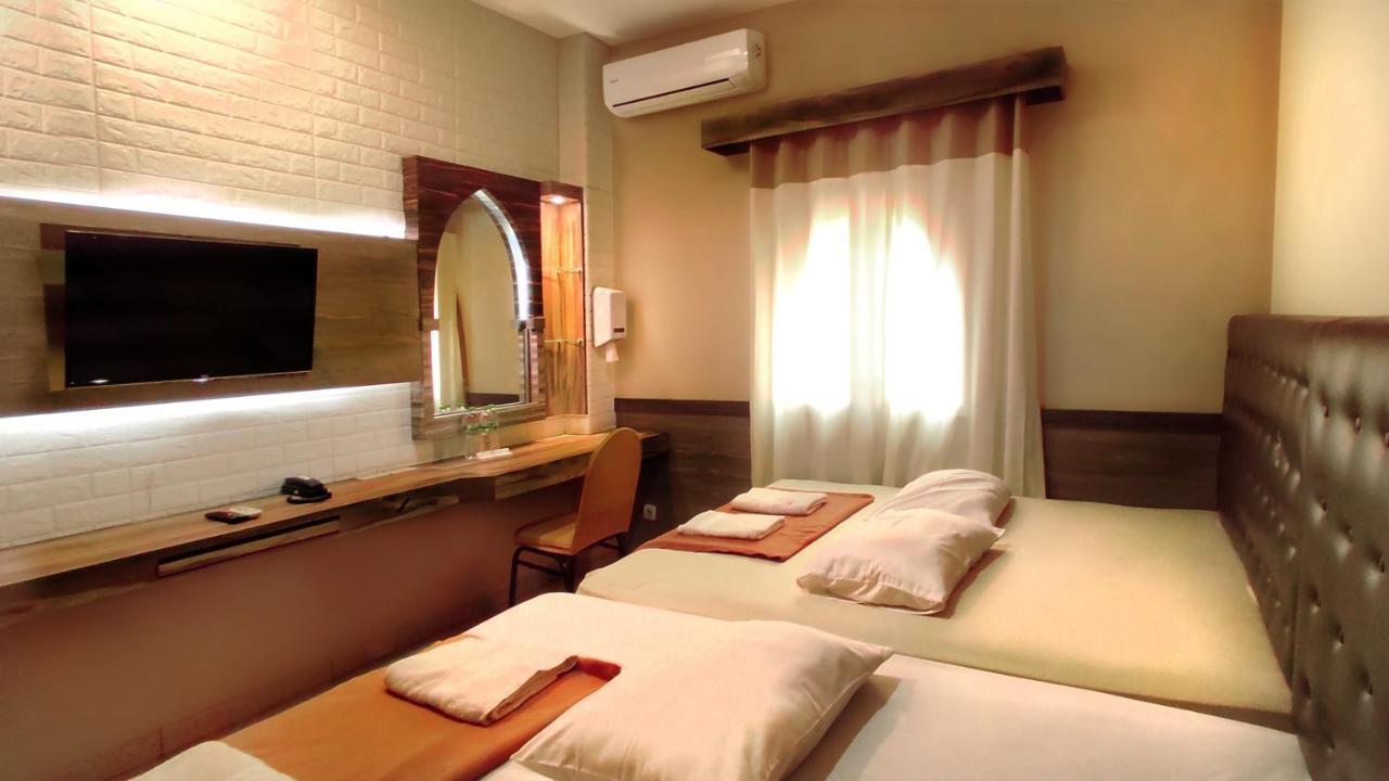 Hotel Syariah Larismanis Семаранг Экстерьер фото