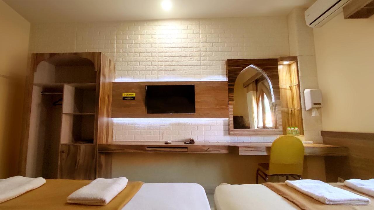 Hotel Syariah Larismanis Семаранг Экстерьер фото
