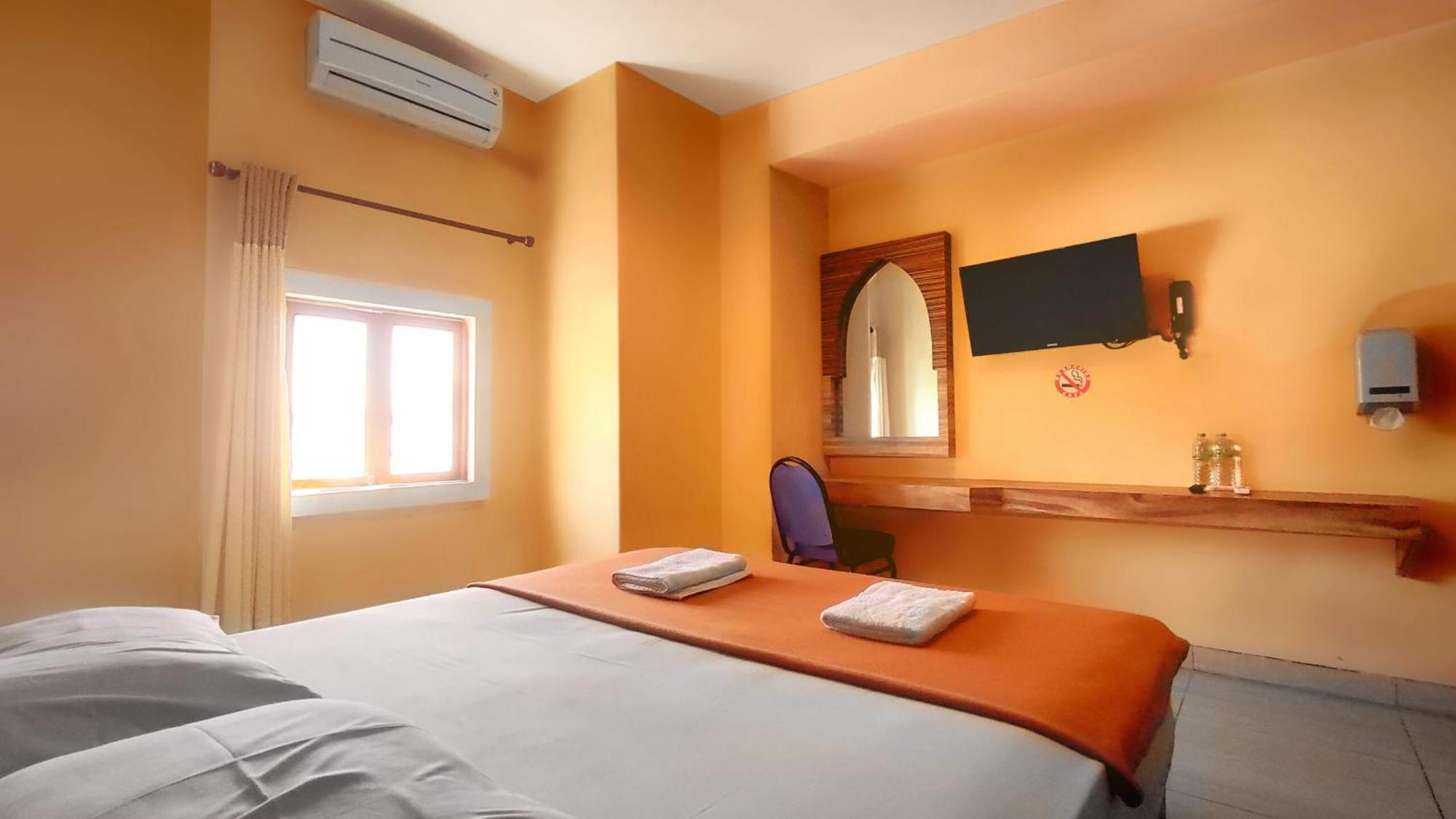 Hotel Syariah Larismanis Семаранг Экстерьер фото